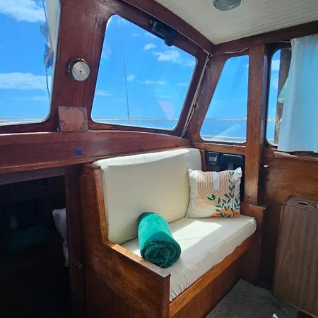 Piam - Boat House Botel *
